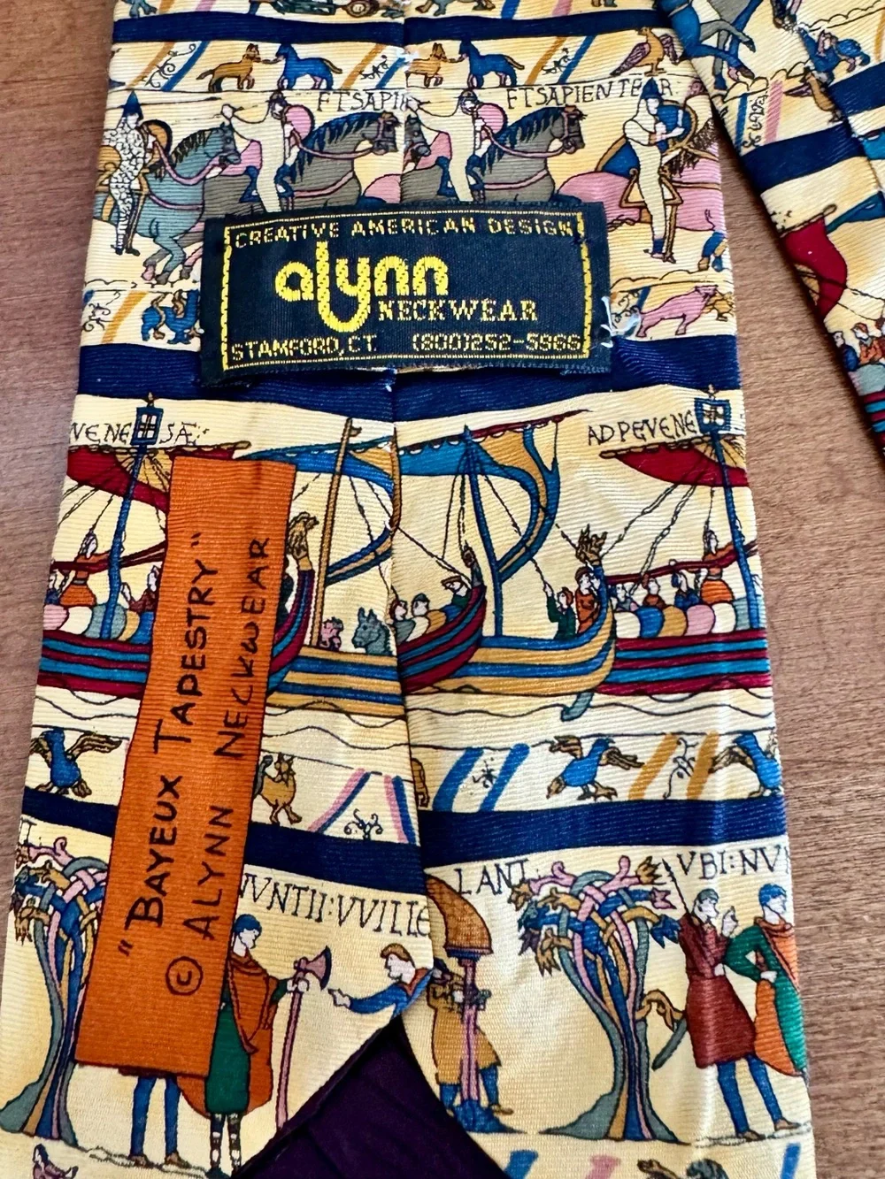 Alynn Neckwear  Bayeux Tapestry 100 % Silk Men’s Necktie Yellow Historical EUC